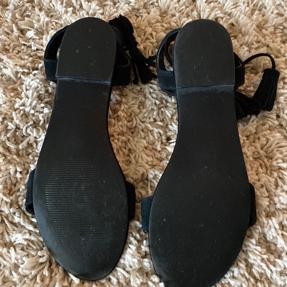 Steve Madden suede lace up ankle sandals. Adjustable laces with tassel ties. - Picture 5 of 5